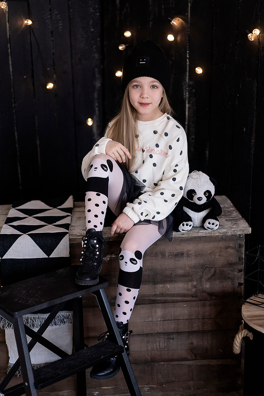 LING LING Girls' microfibre 40 denier tights with panda print (3-5 years)
