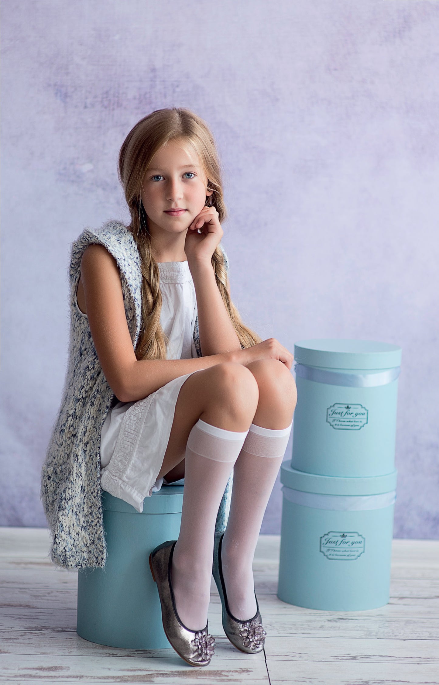 EWA Girls' 20 denier sheer plain knee highs (5-10 years), white or natural